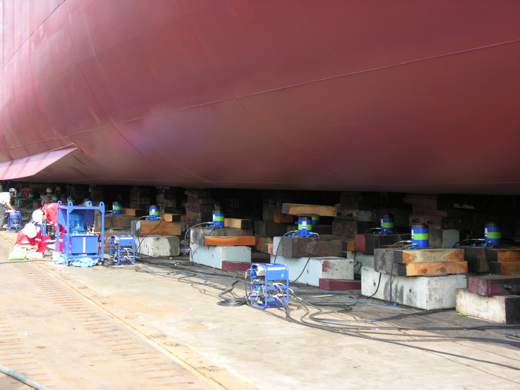 Installation of lacks and communication lines for weighing of ship