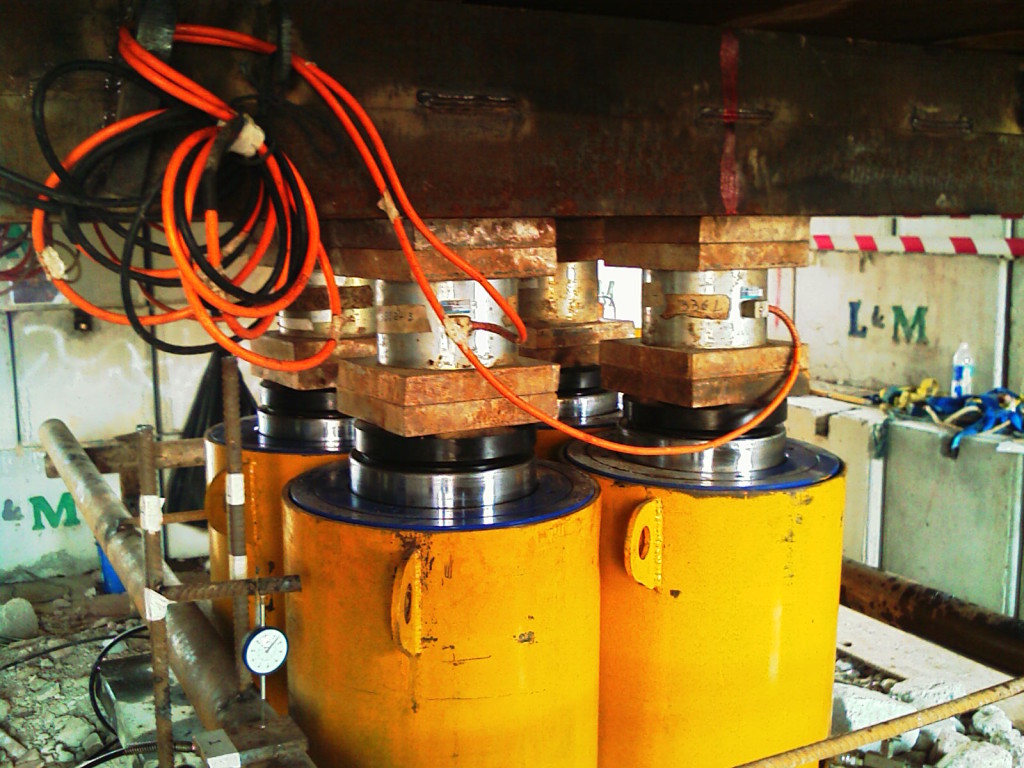 5000 ton test pile with calibrated load cell